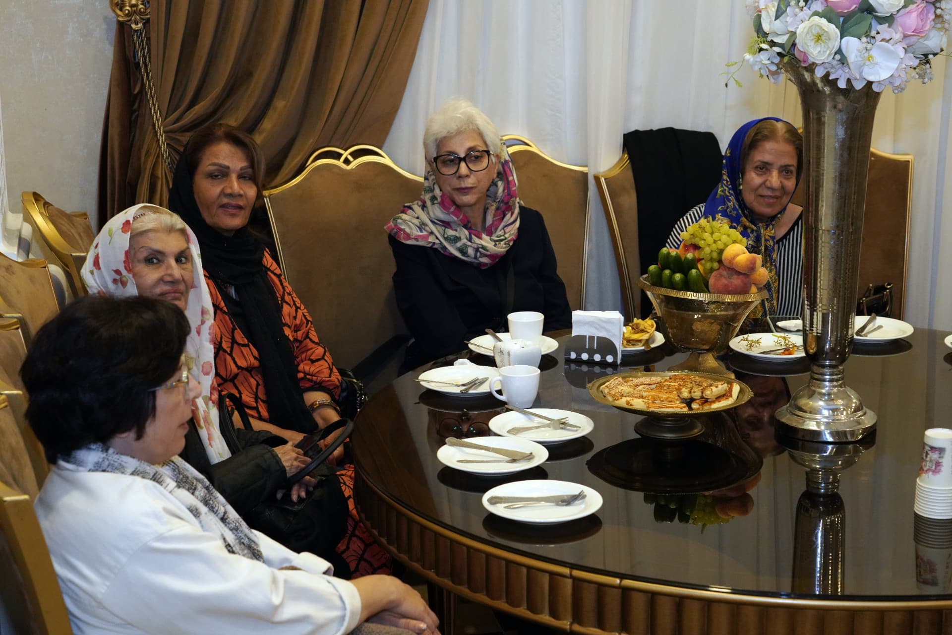 میز بانوان بازنشسته