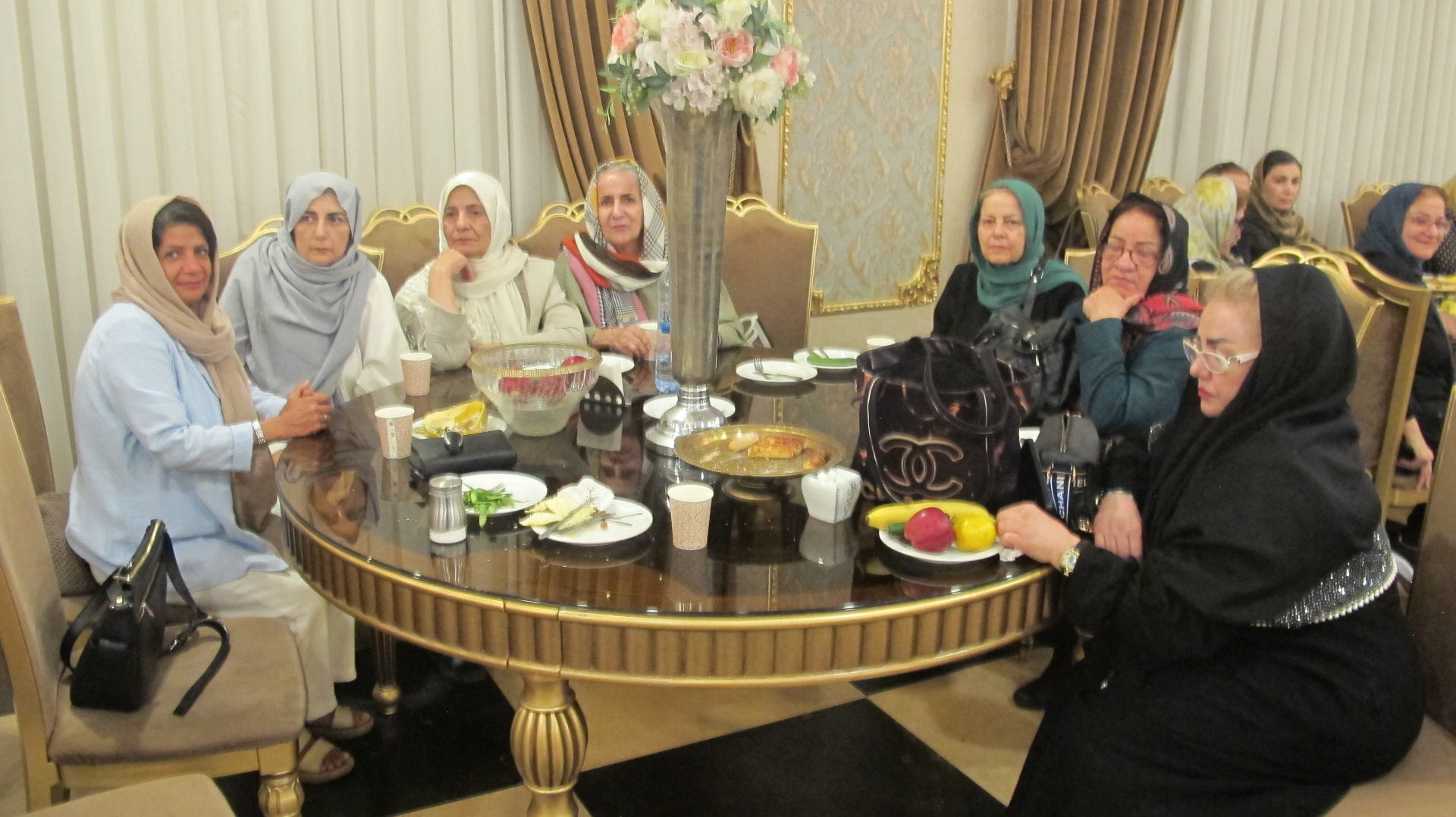 پذیرایی از بانوان پیشکسوت