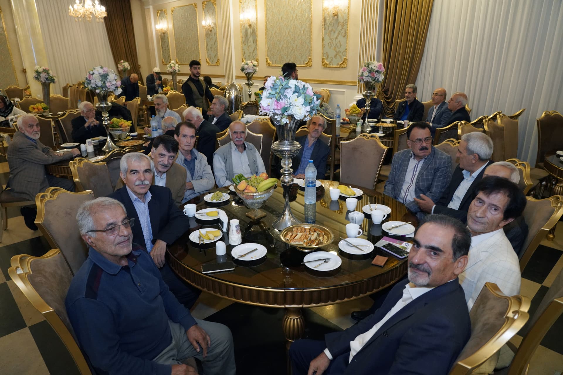 میزهای پذیرایی اعضا
